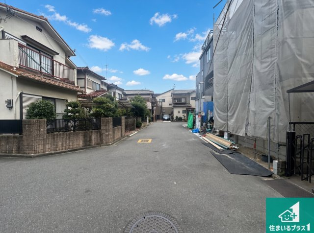 高石市千代田　第1期　新築一戸建ての前面道路含む現地写真|周辺は落ち着いた街並みの住宅地！子育てがしやすい住環境です！まだ未完成ですが、現地でしかわからない事もございます。是非一度ご覧ください。