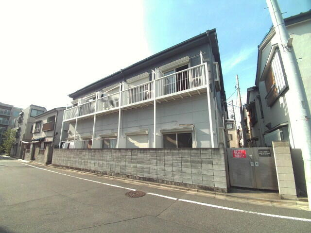 メゾンルミエール1号棟の外観
