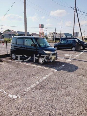 メゾンファミールの駐車場|高崎、前橋のお部屋探しはエンドスケープまで！お客様の理想お聞かせ下さい♪