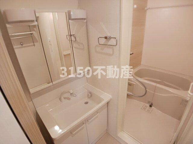 リファインⅤの洗面所|ゆったりとスペースのある洗面所