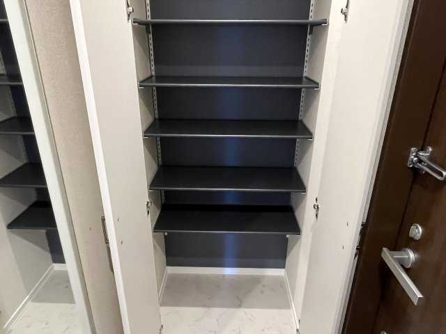 アルムヨシダの玄関