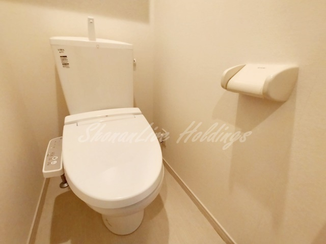平塚市桃浜町の賃貸マンションのトイレ|清潔感のあるトイレです
