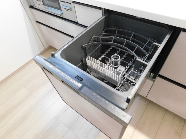 名古屋市瑞穂区船原町１丁目の新築一戸建のキッチン|◇食洗機◇　　家事の時短になる便利な食洗機付き♪