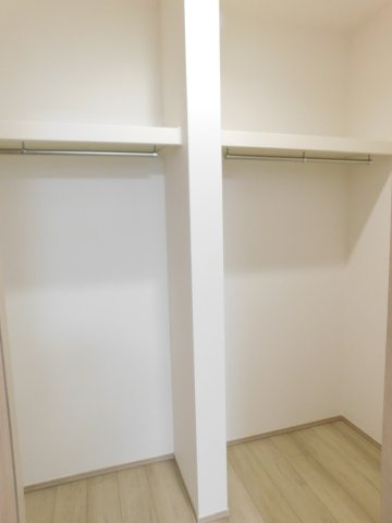 名古屋市瑞穂区船原町１丁目の新築一戸建の収納|◇ウォークインクローゼット◇　　ハンガーパイプ付きで、洋服や大きな荷物など大容量収納できます！