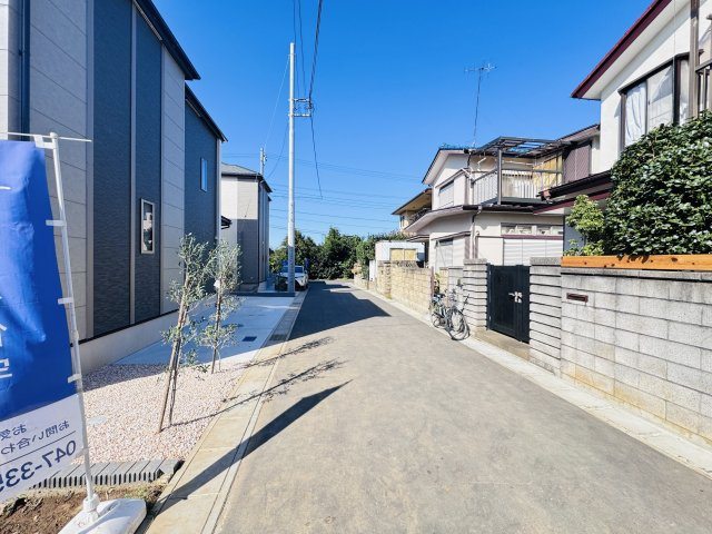 市川市国分３丁目新築戸建の前面道路含む現地写真|北側前面道路・幅員約4.5ｍ