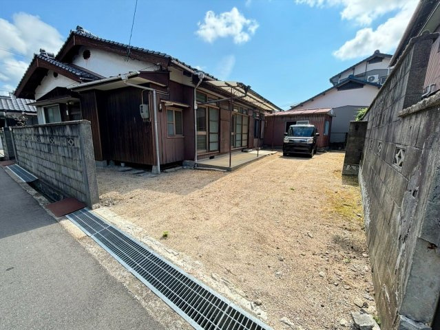 高倉　平屋の駐車場