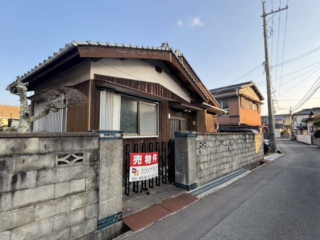高倉　平屋の前面道路含む現地写真