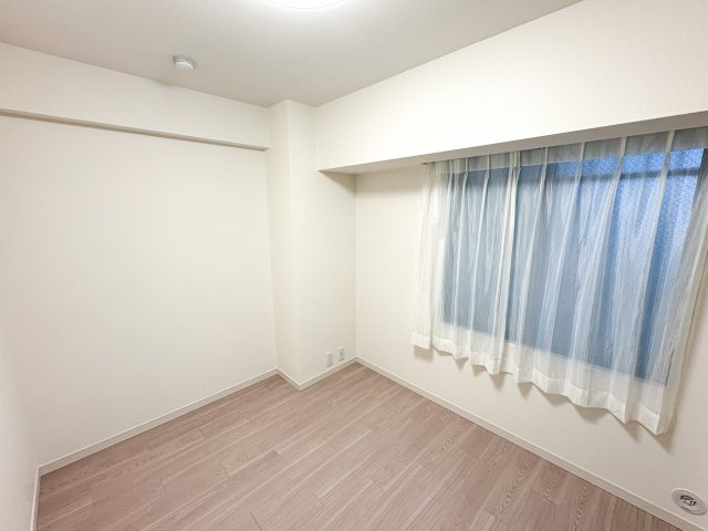 ルネ調布国領モアクレストの洋室|ルネ調布国領モアクレスト：約５．０帖の洋室にも窓が付いております！