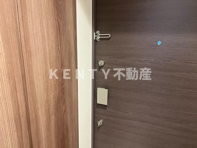 【玄関】 | エスティメゾン大森 | 収納もある玄関です