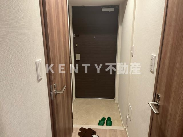 【玄関】 | エスティメゾン大森 | 収納もある玄関です