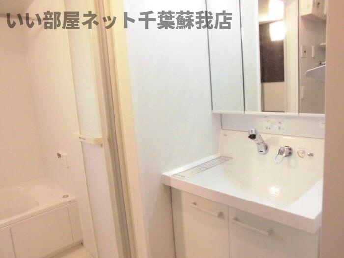 ルシェリア一番館・二番館 Ⅰ-の洗面所|ゆったりとスペースのある洗面所