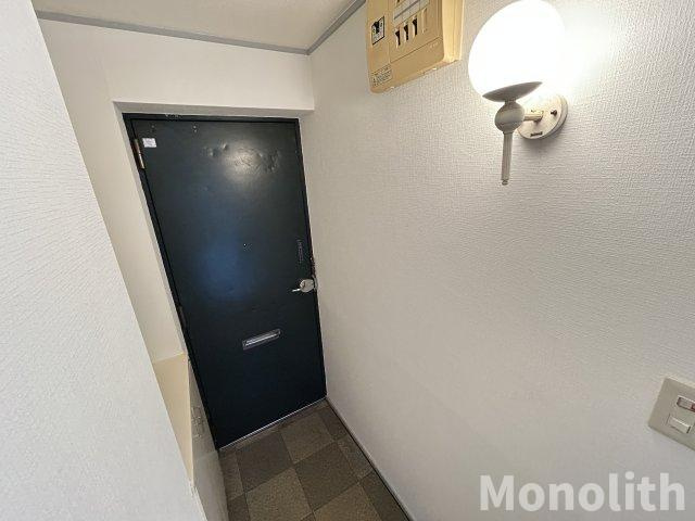 ハイツニシカワの玄関