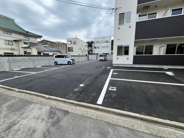 プルミエプリュームの駐車場