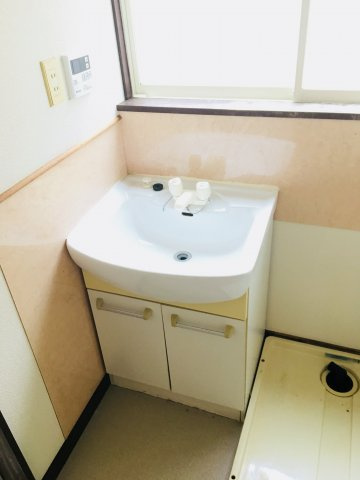 明るい洗面所です