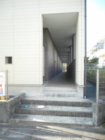 落ち着いたエントランスです