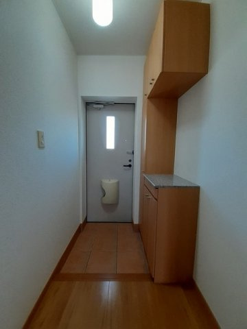 収納もある玄関です