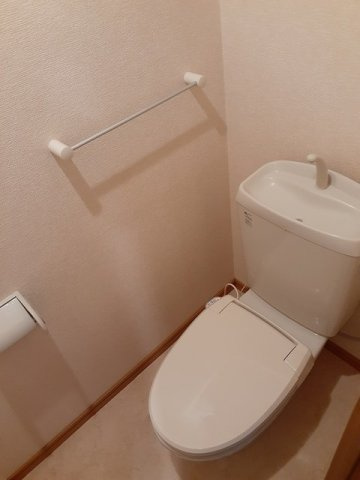 ゆったりとした空間のトイレです