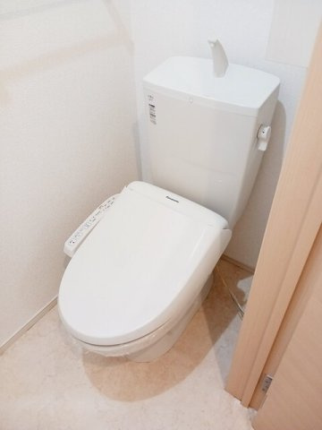 ゆったりとした空間のトイレです