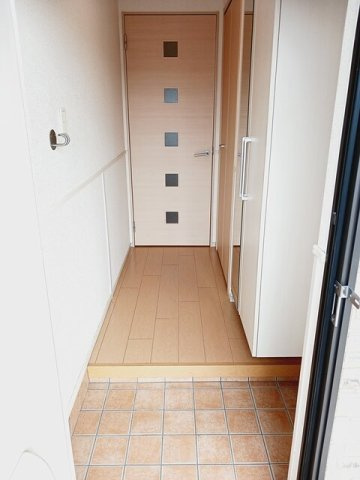 収納もある玄関です