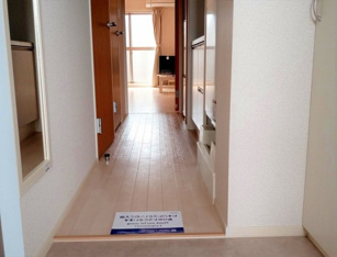 収納もある玄関です