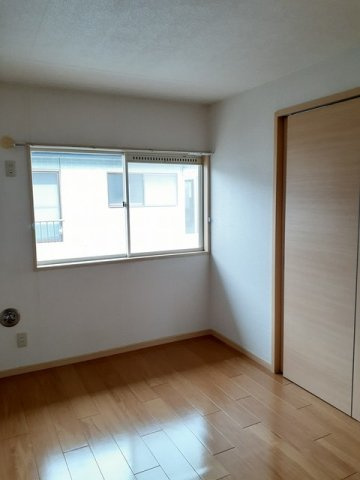 明るい色調の室内です