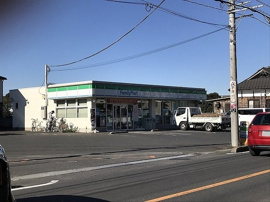 ファミリーマート　大宮御蔵店まで700m
