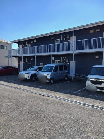 車をお持ちの方に嬉しい駐車場付きの物件です