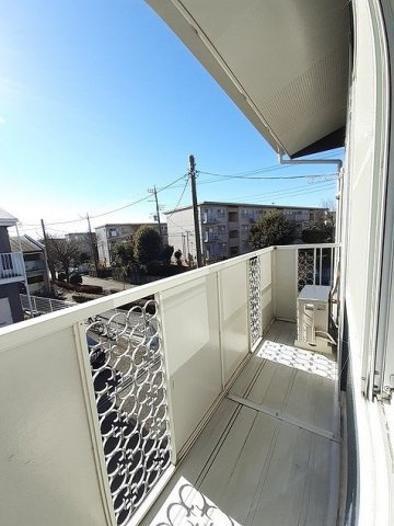 開放的で明るい空間を演出してくれるバルコニーです