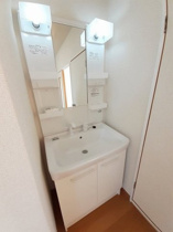 明るい洗面所です