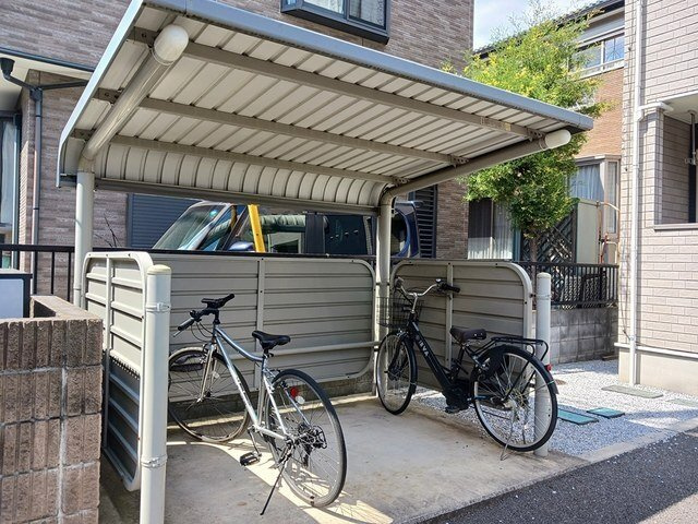 駐車場があるので、車を買う予定の方も安心です