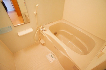 コンパクトで使いやすいお風呂です