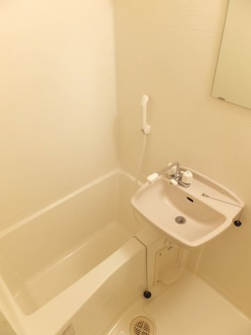日々の疲れを癒すお風呂付です