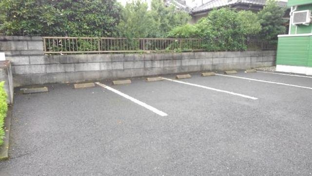車をお持ちの方に嬉しい駐車場付きの物件です