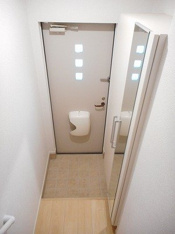 毎日通る玄関はこちらです