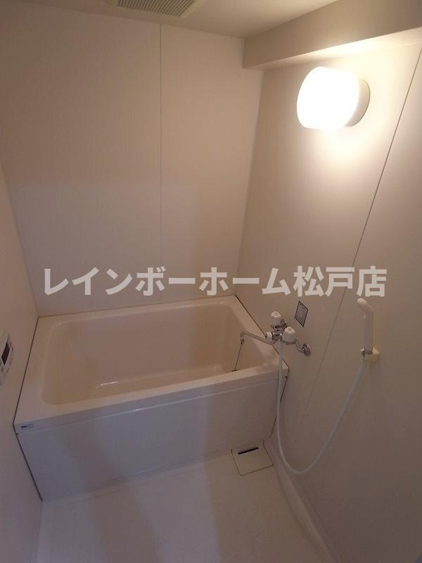 エクセラン三郷の浴室|日々の疲れを癒すお風呂付です