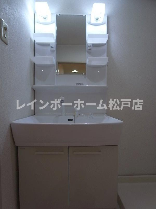エクセラン三郷の洗面所|コンパクトで使いやすい洗面所