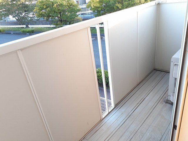 開放的で明るい空間を演出してくれるバルコニーです