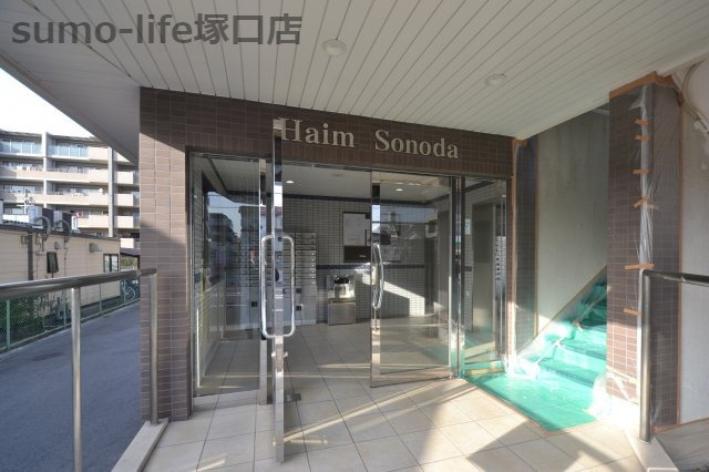 ハイム園田のエントランス