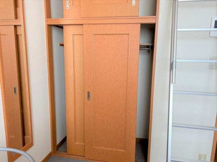 明るい色調の室内です