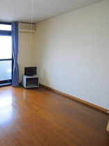 落ち着いて過ごせるお部屋なので、寝室にいかがでしょうか