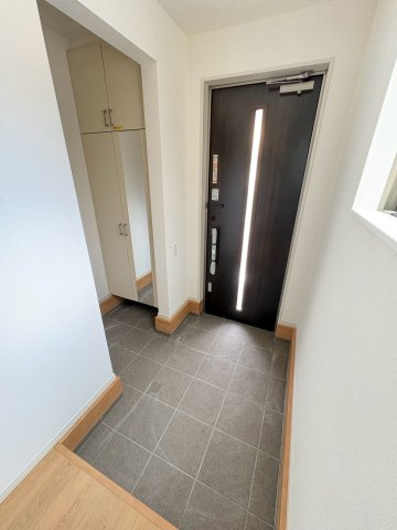 垂水区美山台３丁目　新築戸建て　1号棟の玄関|シンプルで使いやすい玄関です