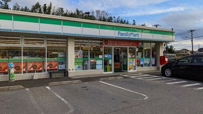 ファミリーマート茂原新小轡店まで800m