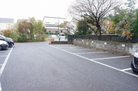 駐車場があるので、車を買う予定の方も安心です