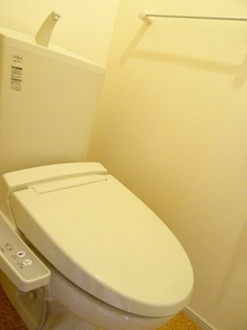 コンパクトで使いやすいトイレです