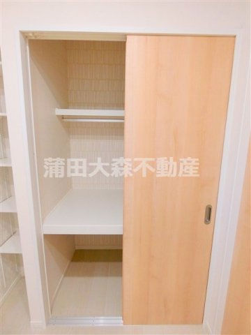 ステラエミールの収納|洋室2.8帖の棚収納とクローゼット