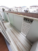 外からの目が気にならないバルコニーで洗濯物が干せます