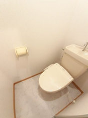 ゆったりとした空間のトイレです