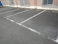 車をお持ちの方に嬉しい駐車場付きの物件です