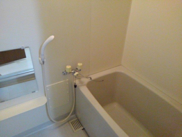 日々の疲れを癒すお風呂付です