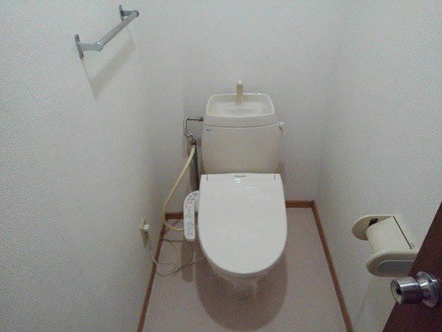 コンパクトで使いやすいトイレです